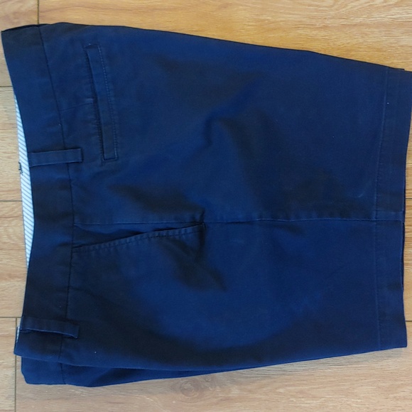 Land's End Petite Chino Mid Rise Shorts in Navy Blue Petite 12 - Picture 3 of 13